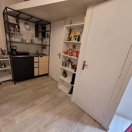 Cozy And Nice Homestay Room - Chambre D'Hote Paris Bagian luar foto