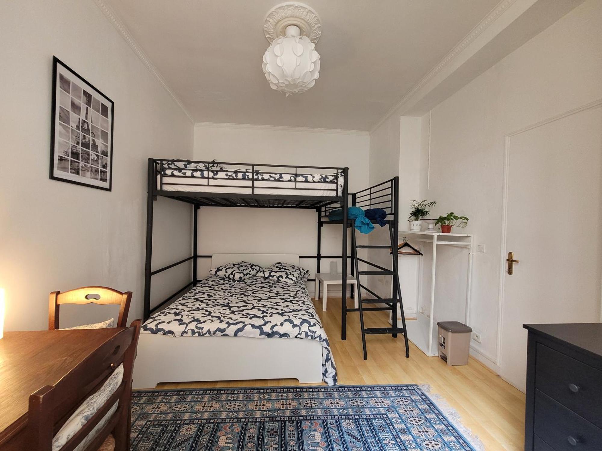 Cozy And Nice Homestay Room - Chambre D'Hote Paris Bagian luar foto